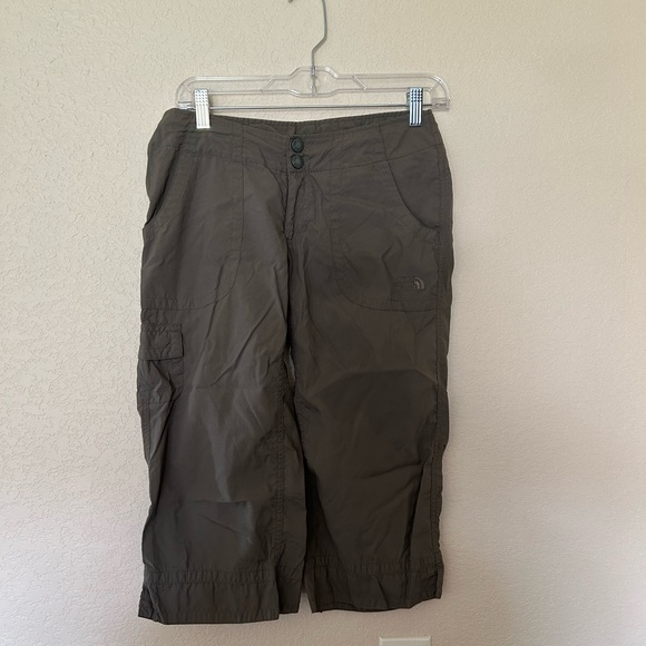 The North Face Women’s Cargo Nylon Outdoor Capris - Picture 1 of 7